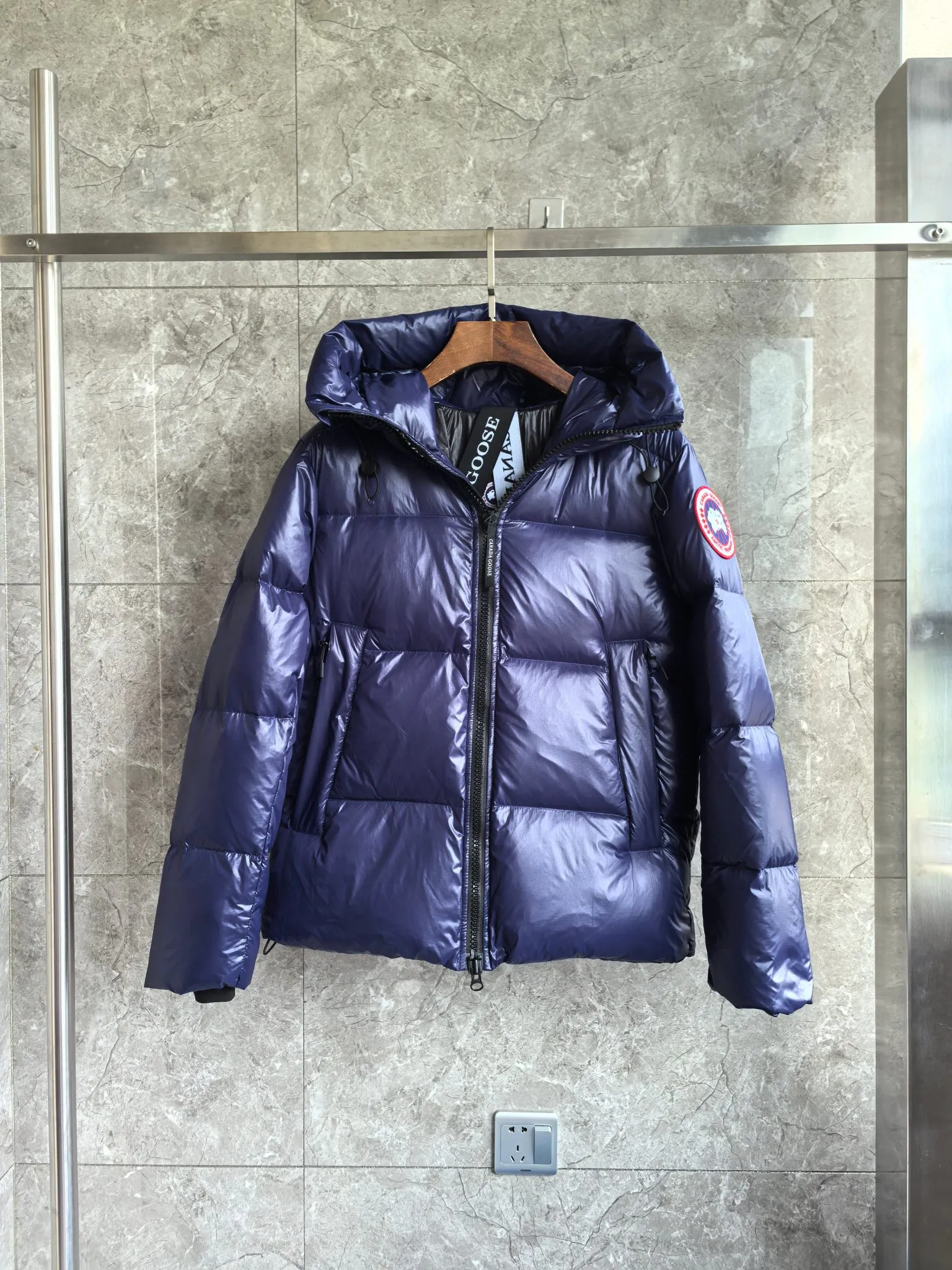 P760 2252M Crofton Puffer Unisex Jacket Down Jacket. Color: dark blue with red label. Size: S M L XL XXL.